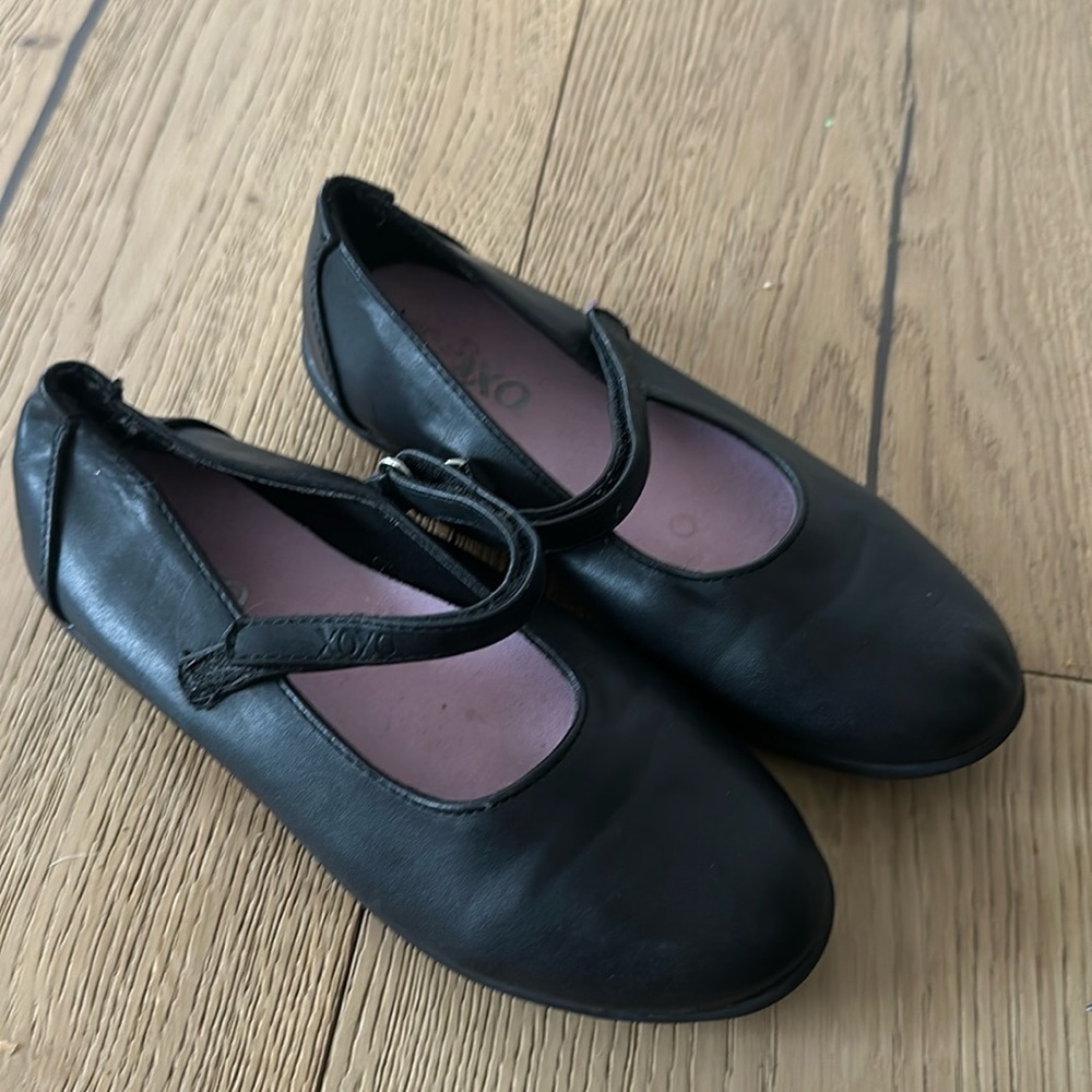 XOXO Black Mary Jane Velcro closure shoes girls size 2